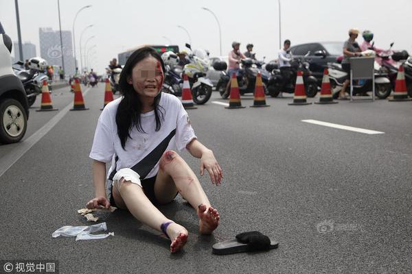 4949com澳门开奖结果，蒋伟文鸟王荣获国际鸟类摄影大赛金奖，展现独特视角与技艺。